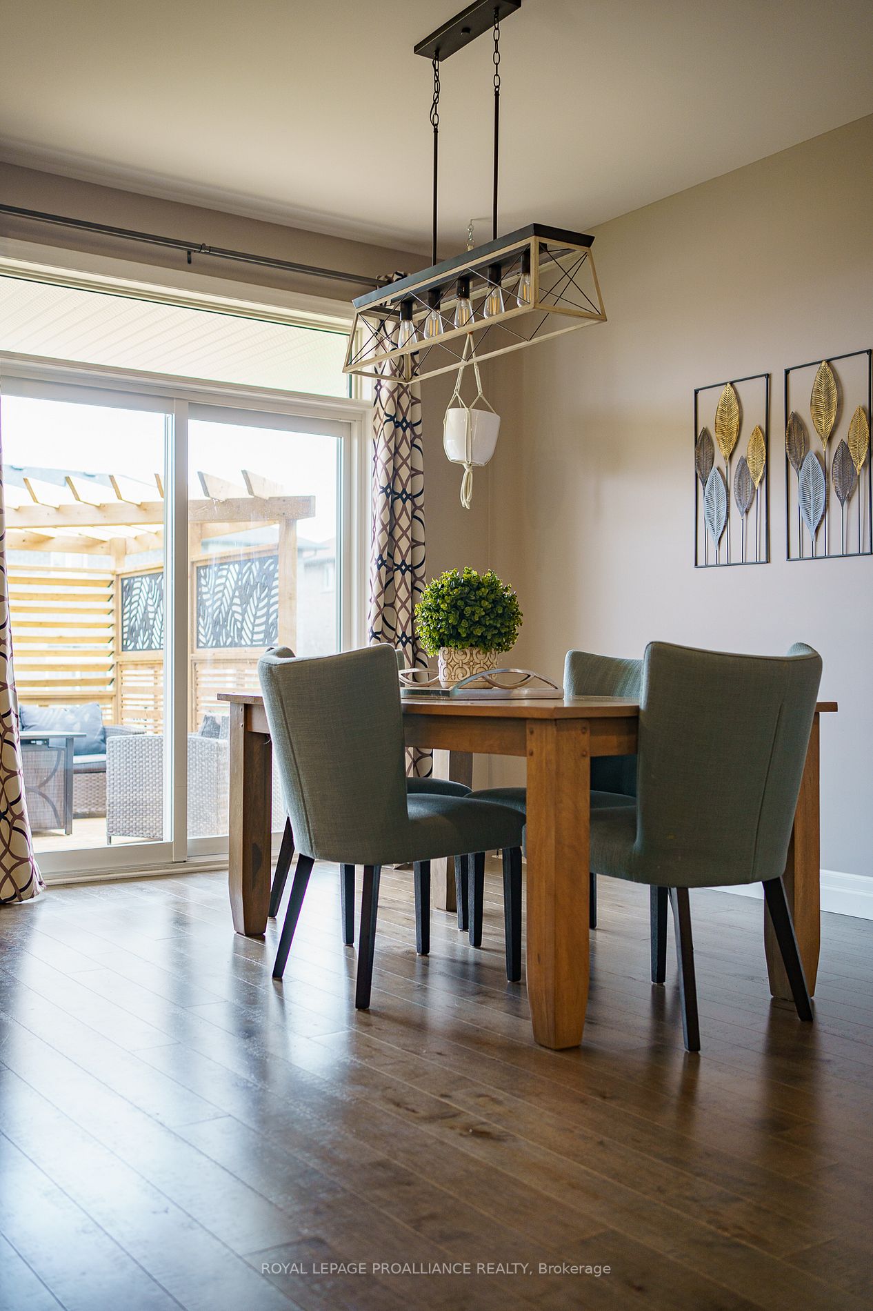 7 Bel Air Cres