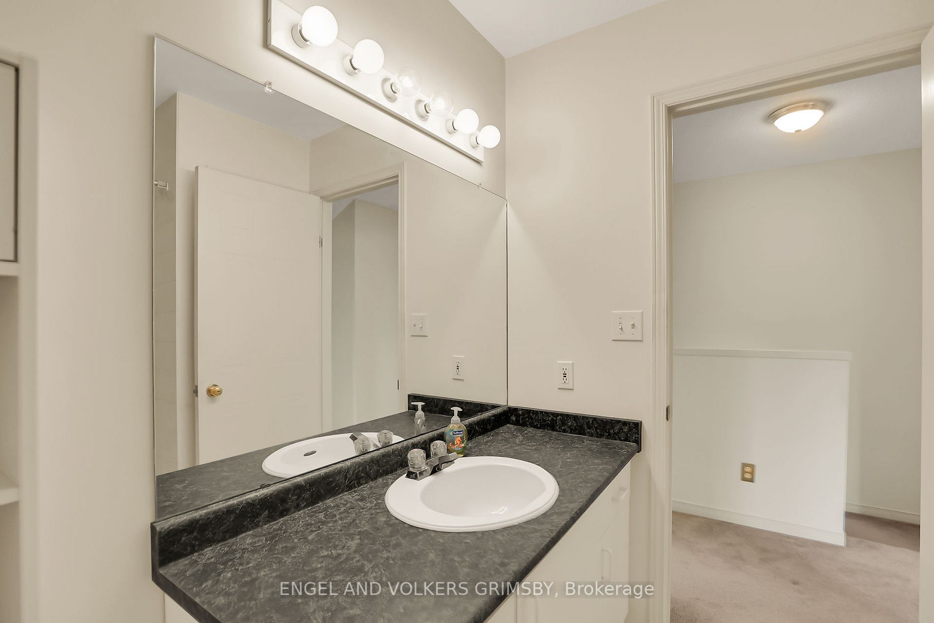 20 Niagara St, #1