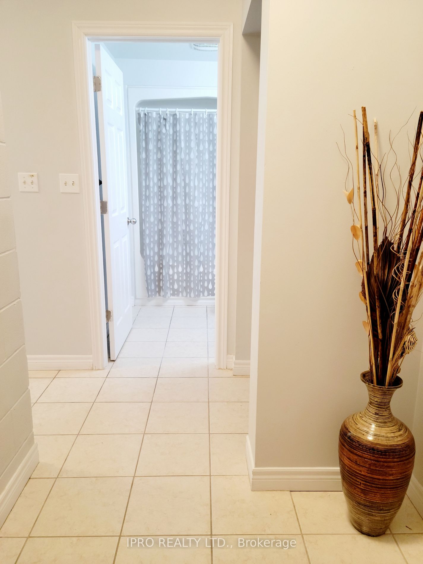 253 Lester St, #103