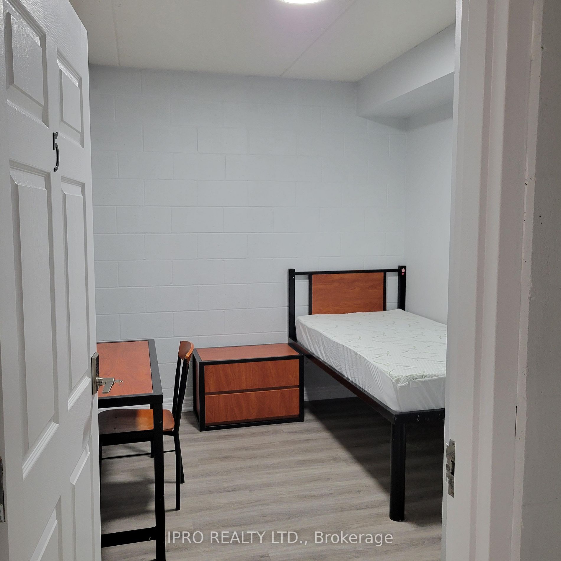 253 lester Street, #103