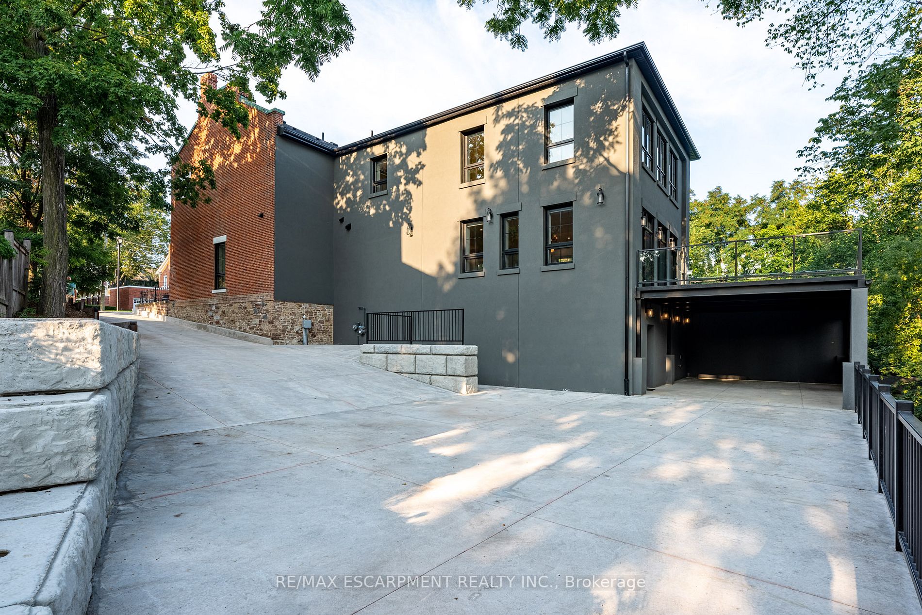 29 Yates St