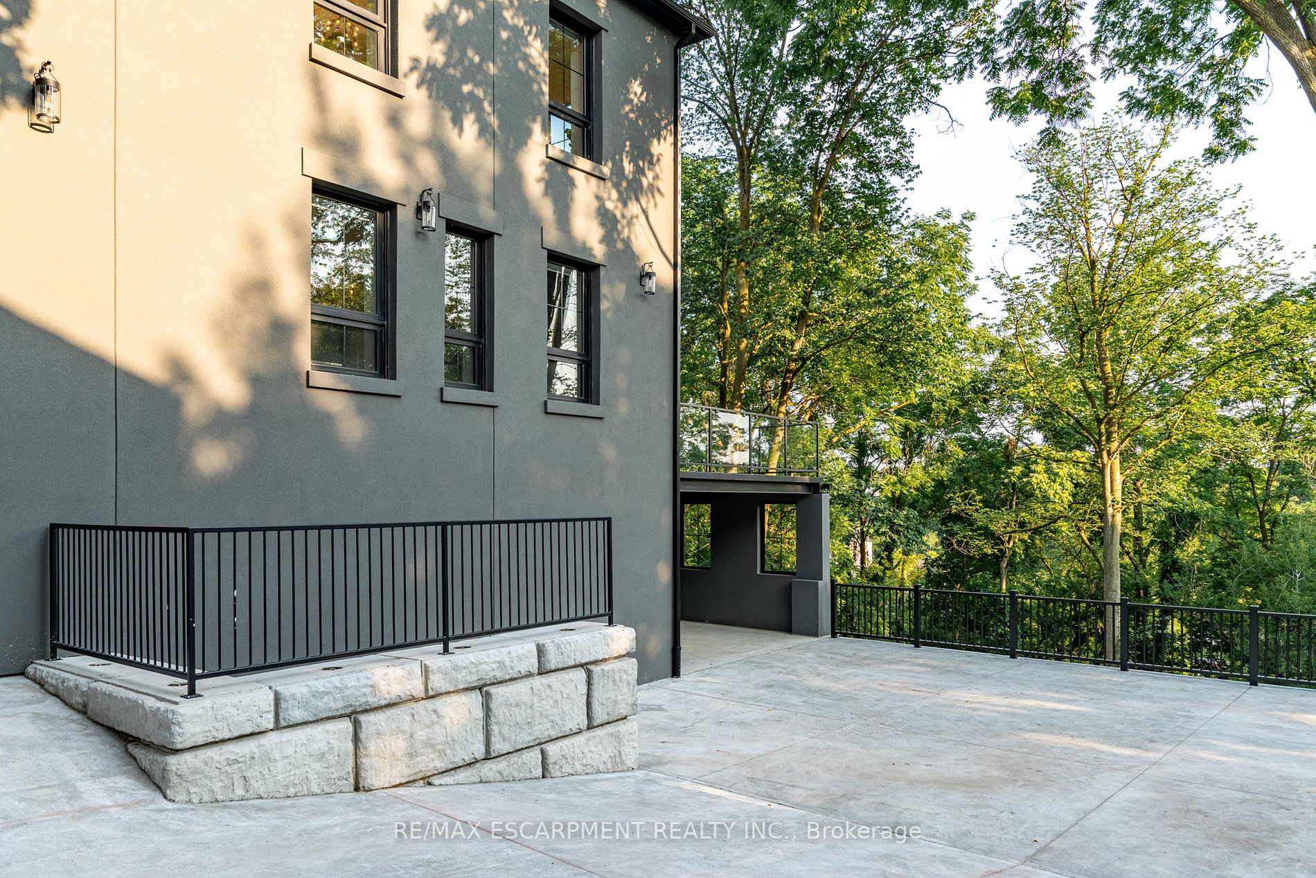 29 Yates St