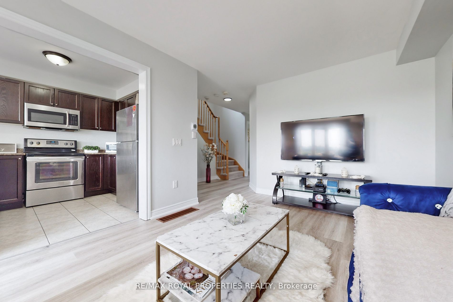 740 Cook Cres