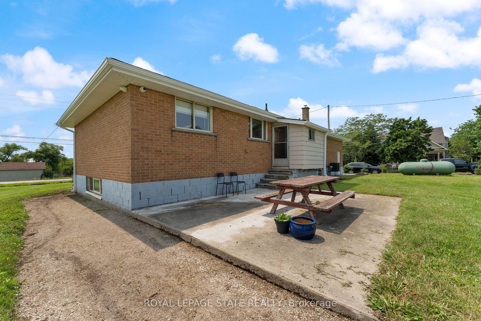 1153 Ridge Rd