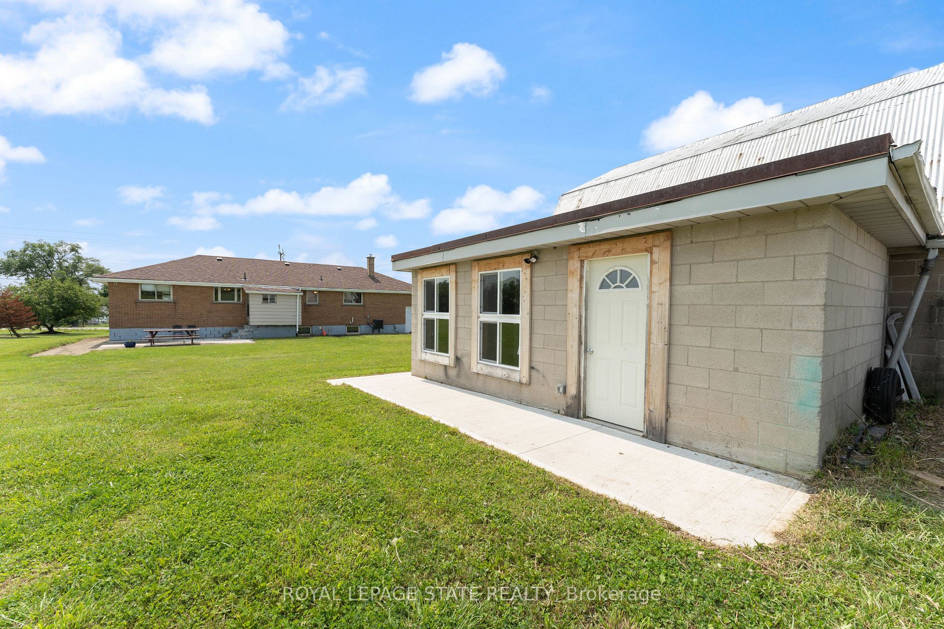1153 Ridge Rd
