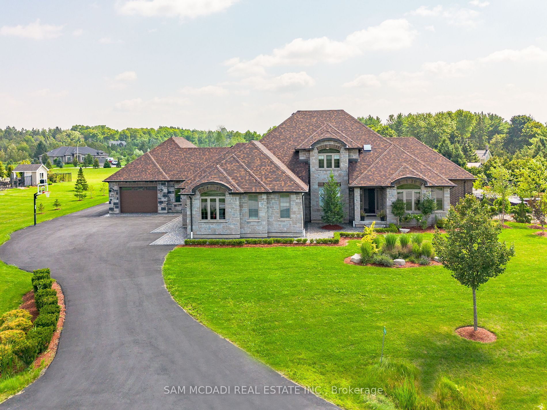 105 Crewson Crt E