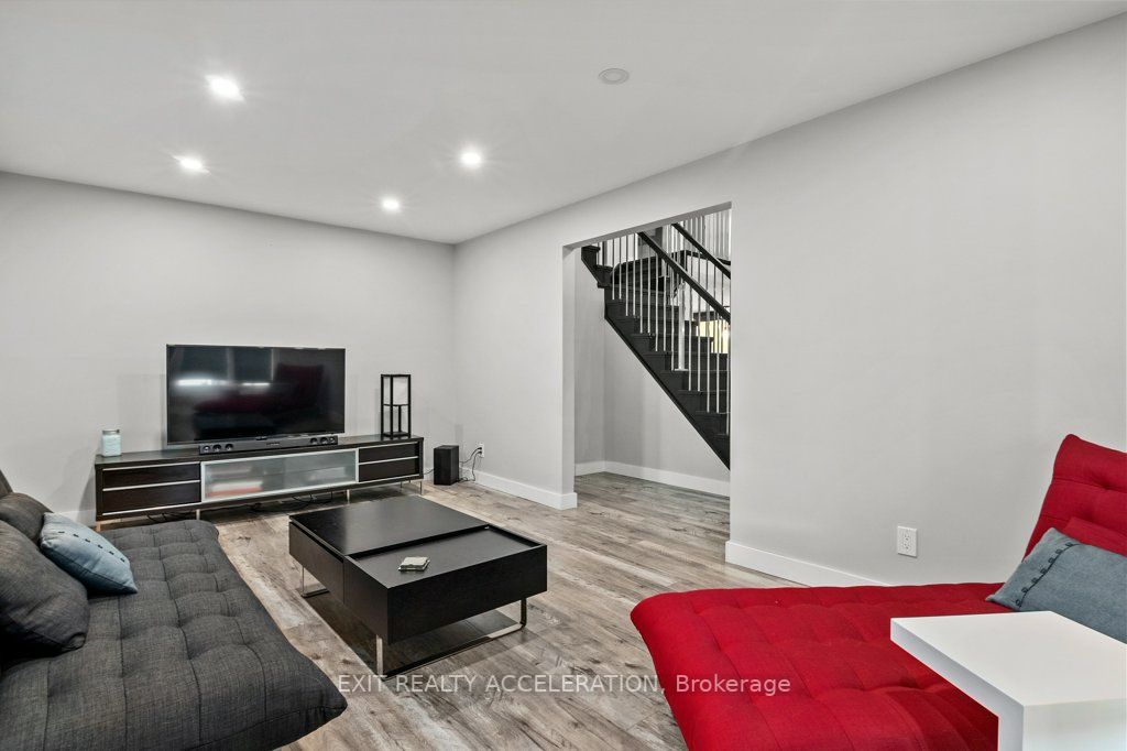 94 Beverly St