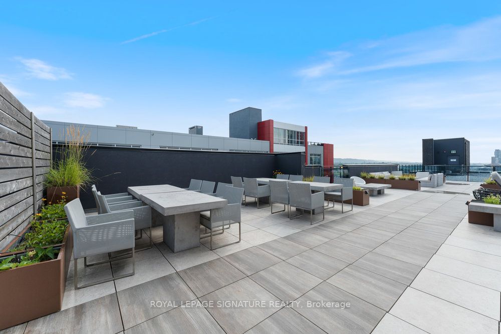 10 Concord Pl, #412