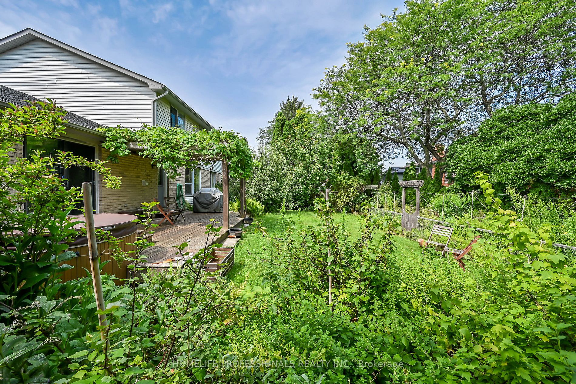 570 TOMAHAWK Crescent