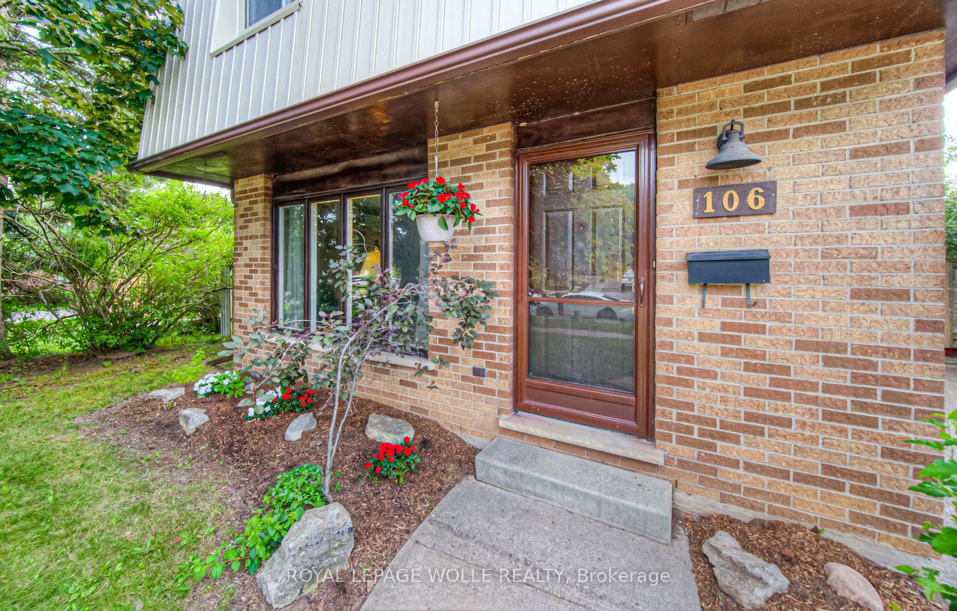 106 Millwood Crescent