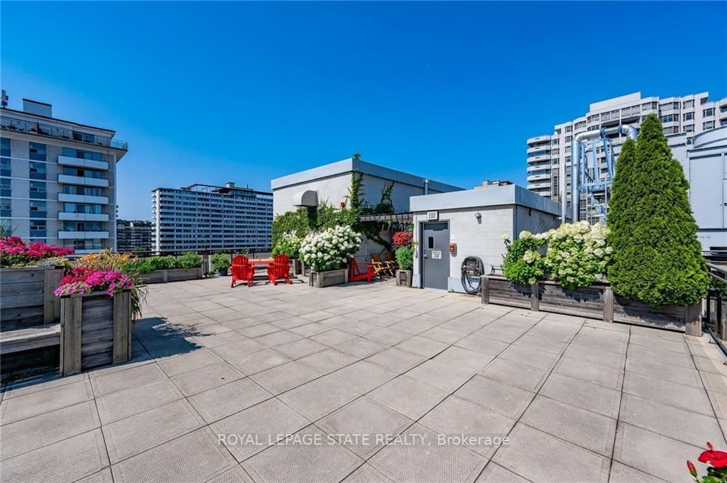 66 Bay St S, #401