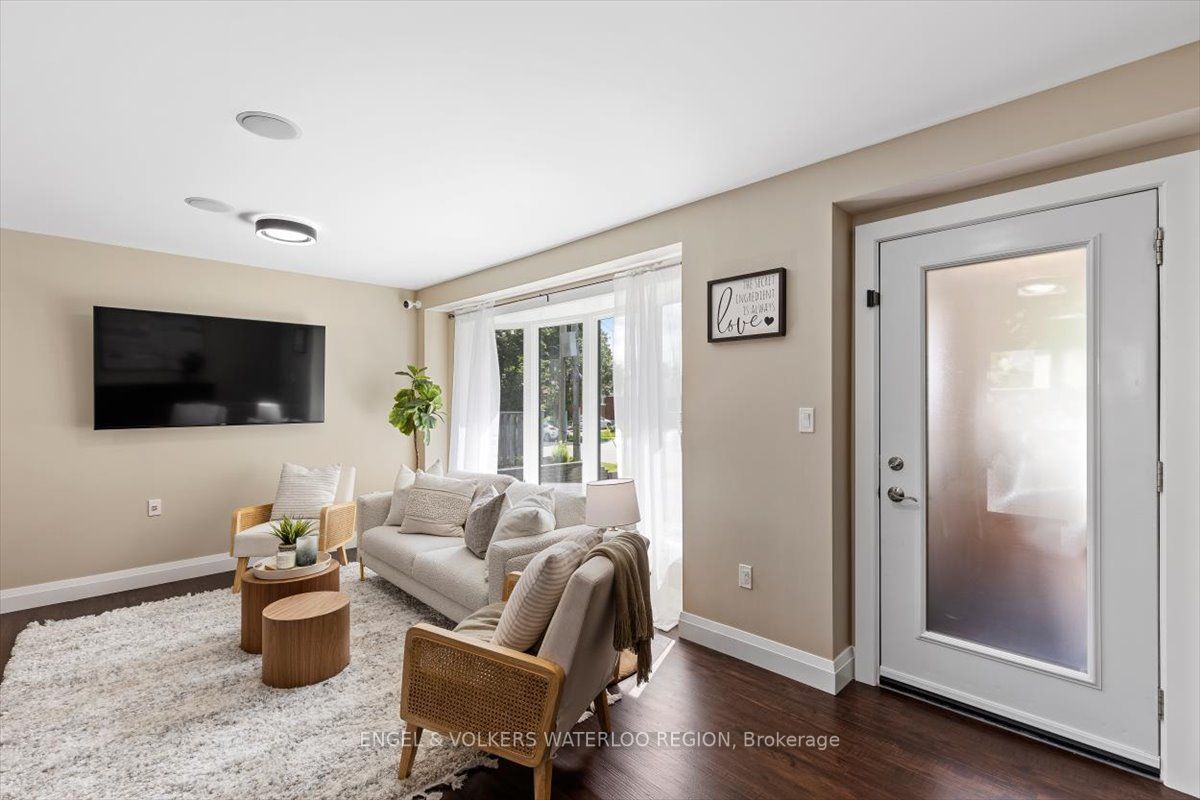 6 Applewood Avenue