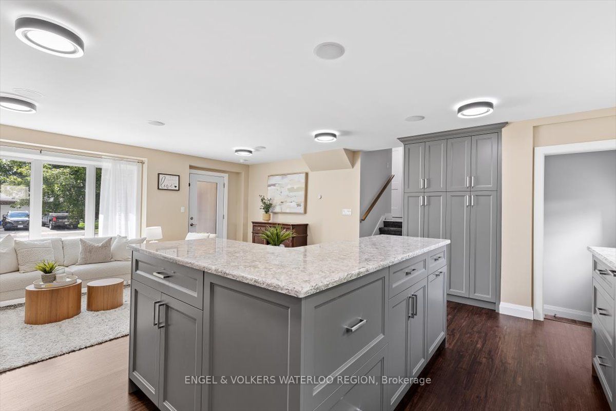 6 Applewood Avenue