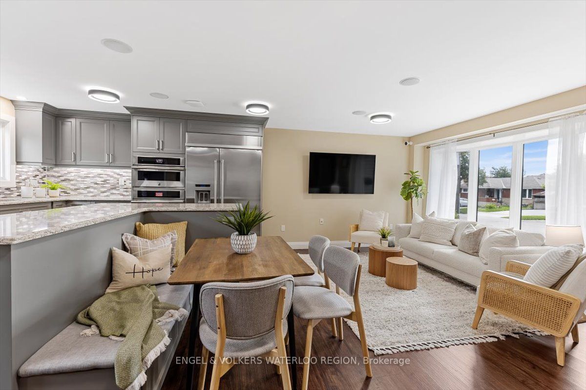 6 Applewood Avenue