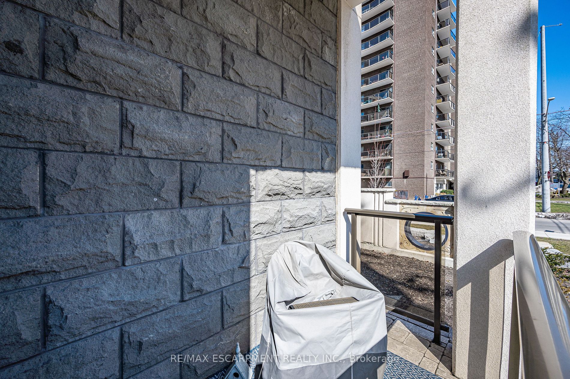 81 Robinson St, #103