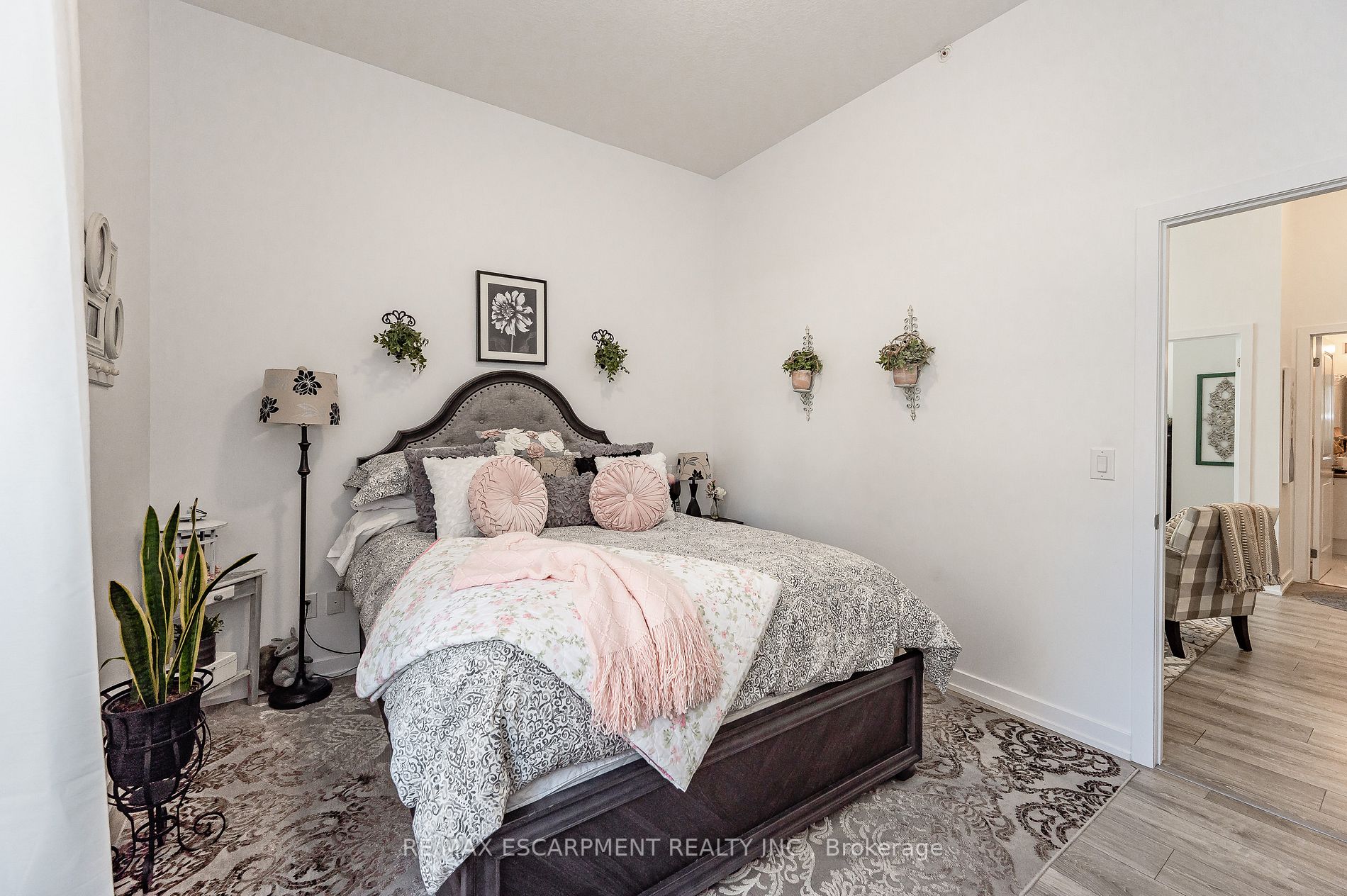 81 Robinson St, #103