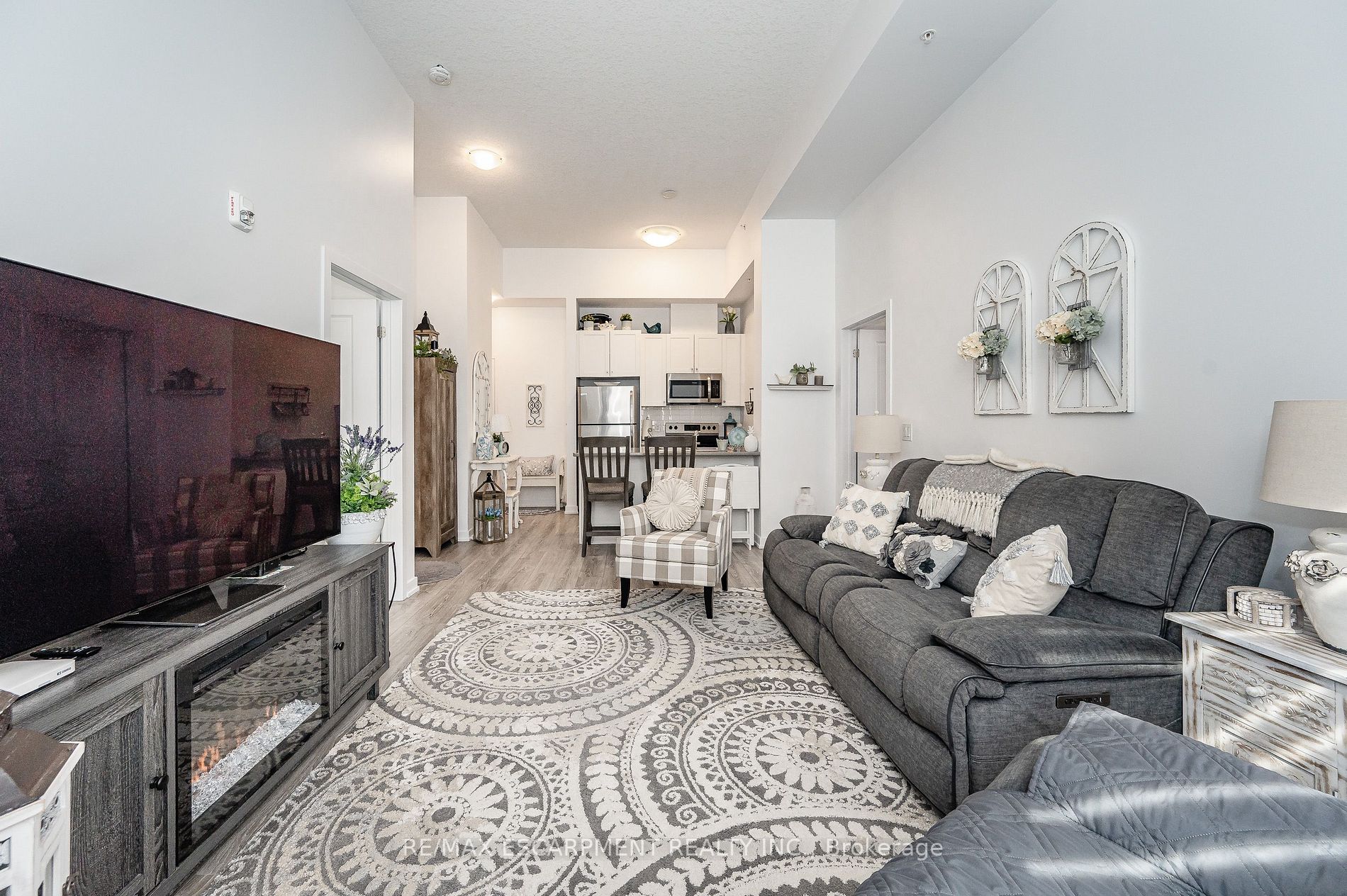 81 Robinson St, #103