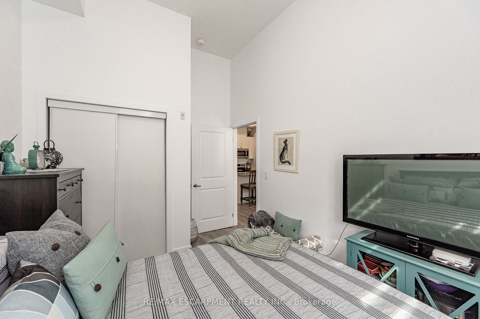 81 Robinson St, #103