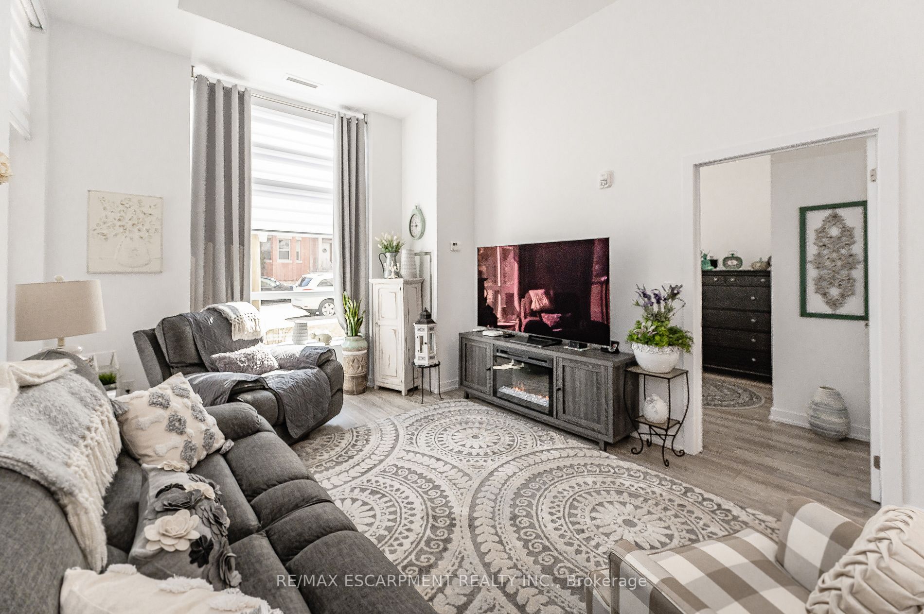 81 Robinson St, #103