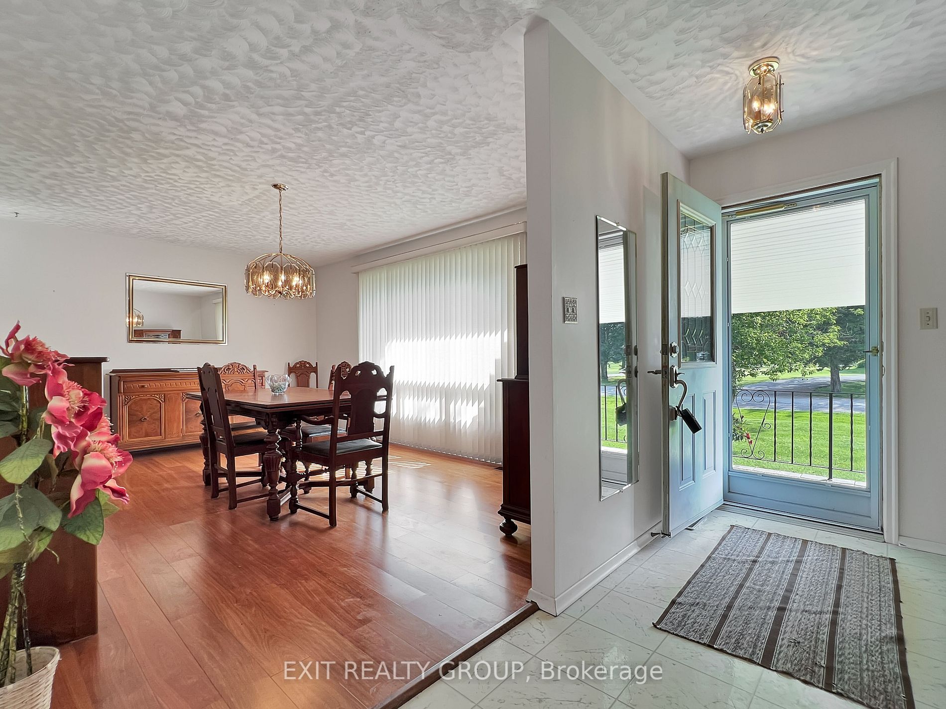 13 Howard Cres