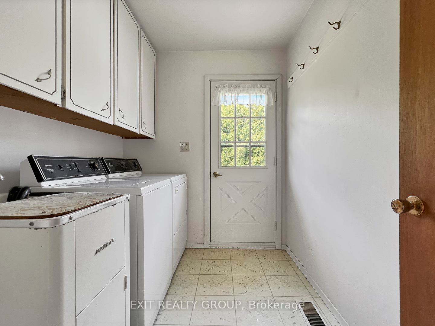 13 Howard Cres