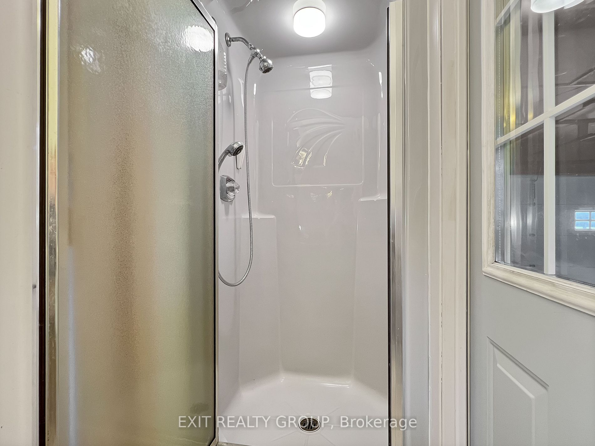 13 Howard Cres