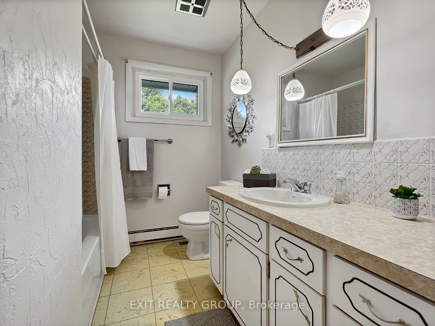 13 Howard Cres