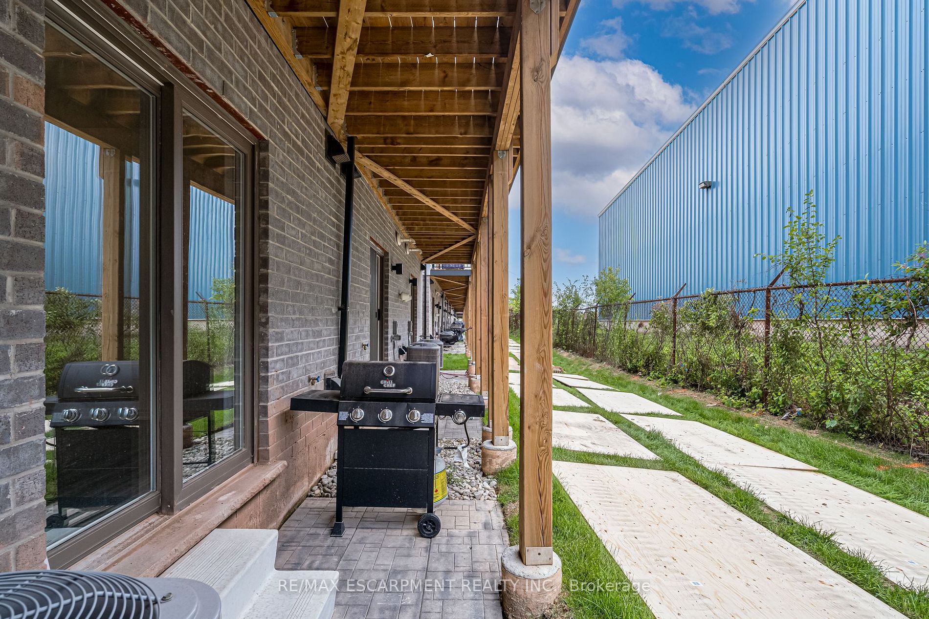 575 Woodward Ave, #90