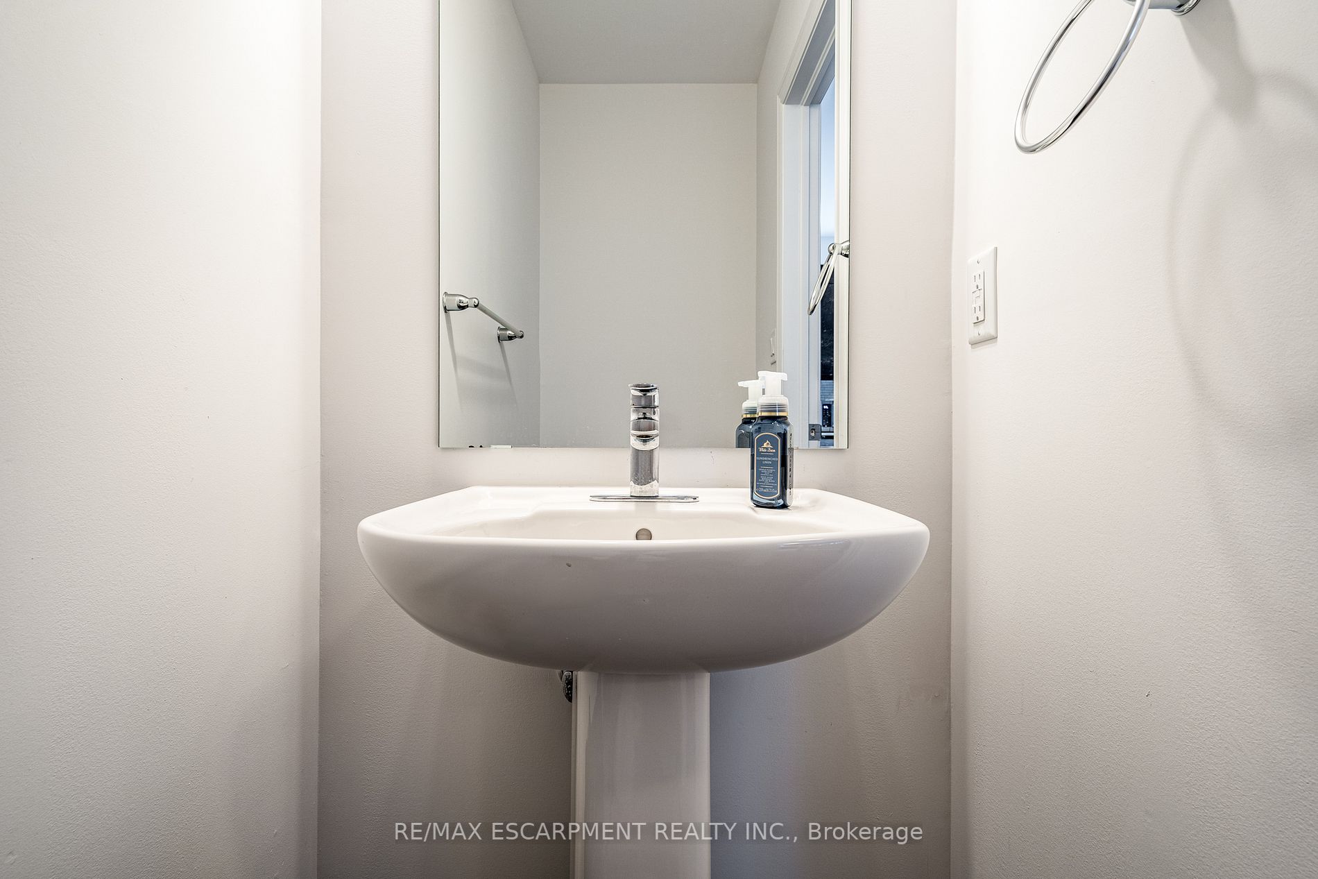 575 Woodward Ave, #90