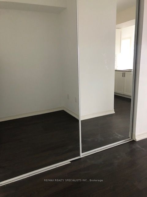 560 North Service Rd, #407