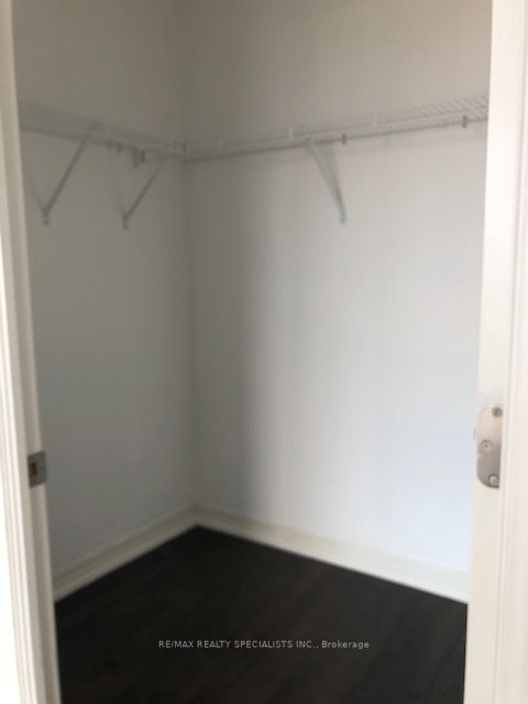 560 North Service Rd, #407