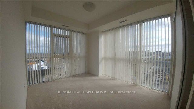 560 North Service Rd, #407