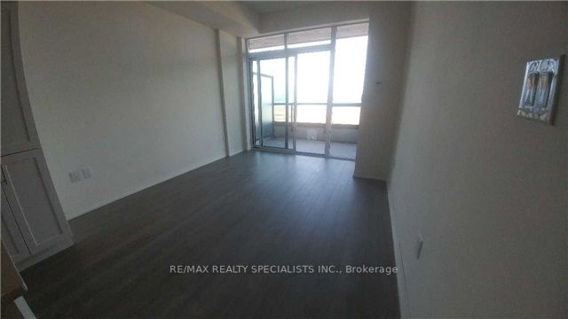 560 North Service Rd, #407