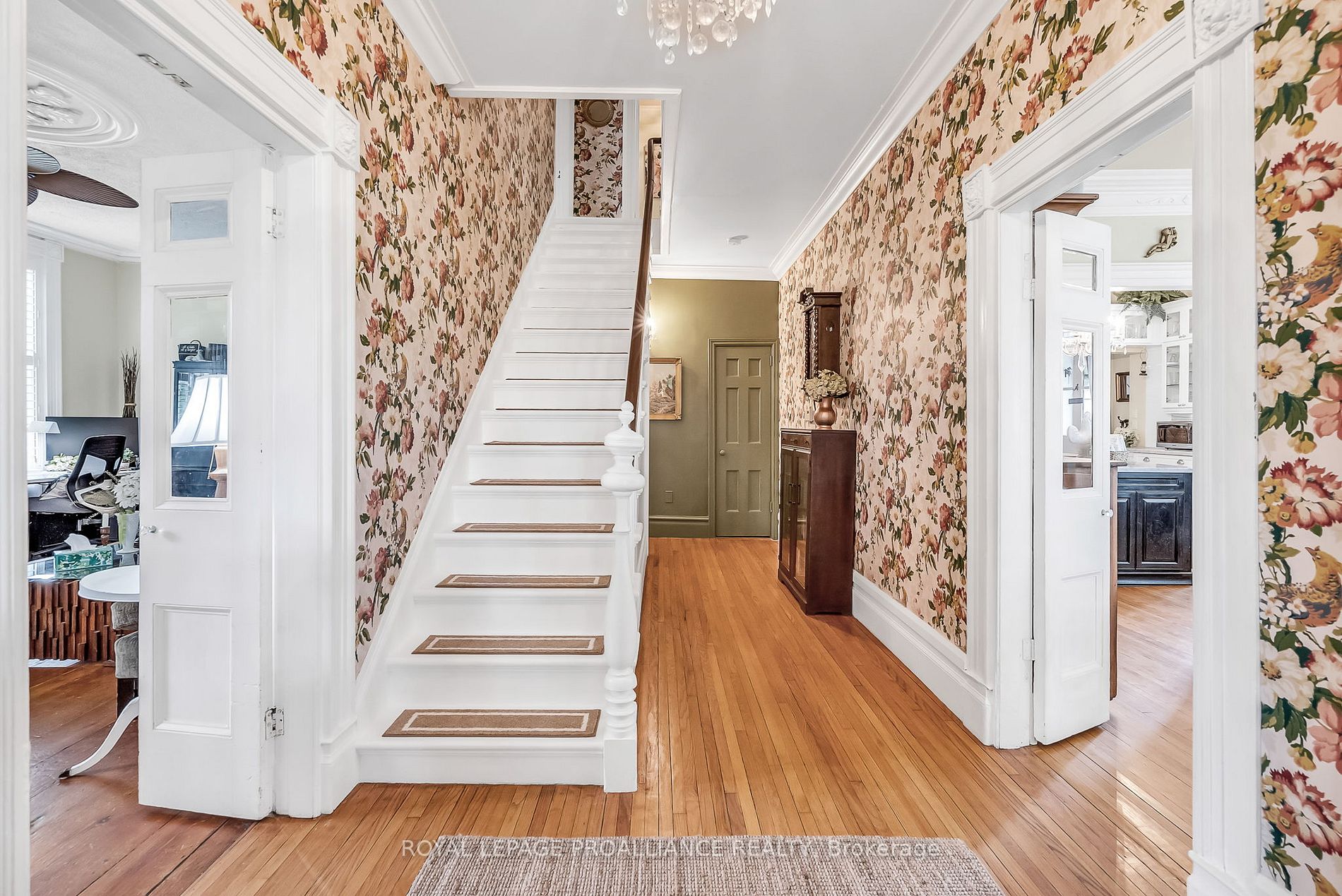 458 William St