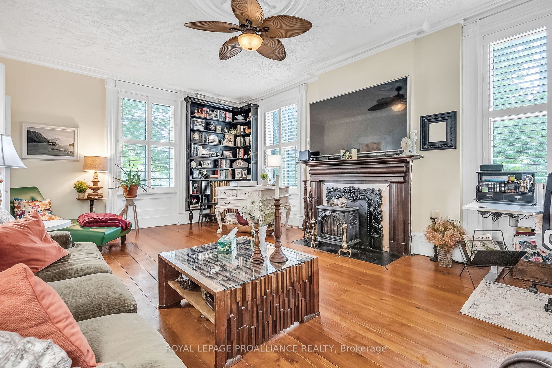 458 William St