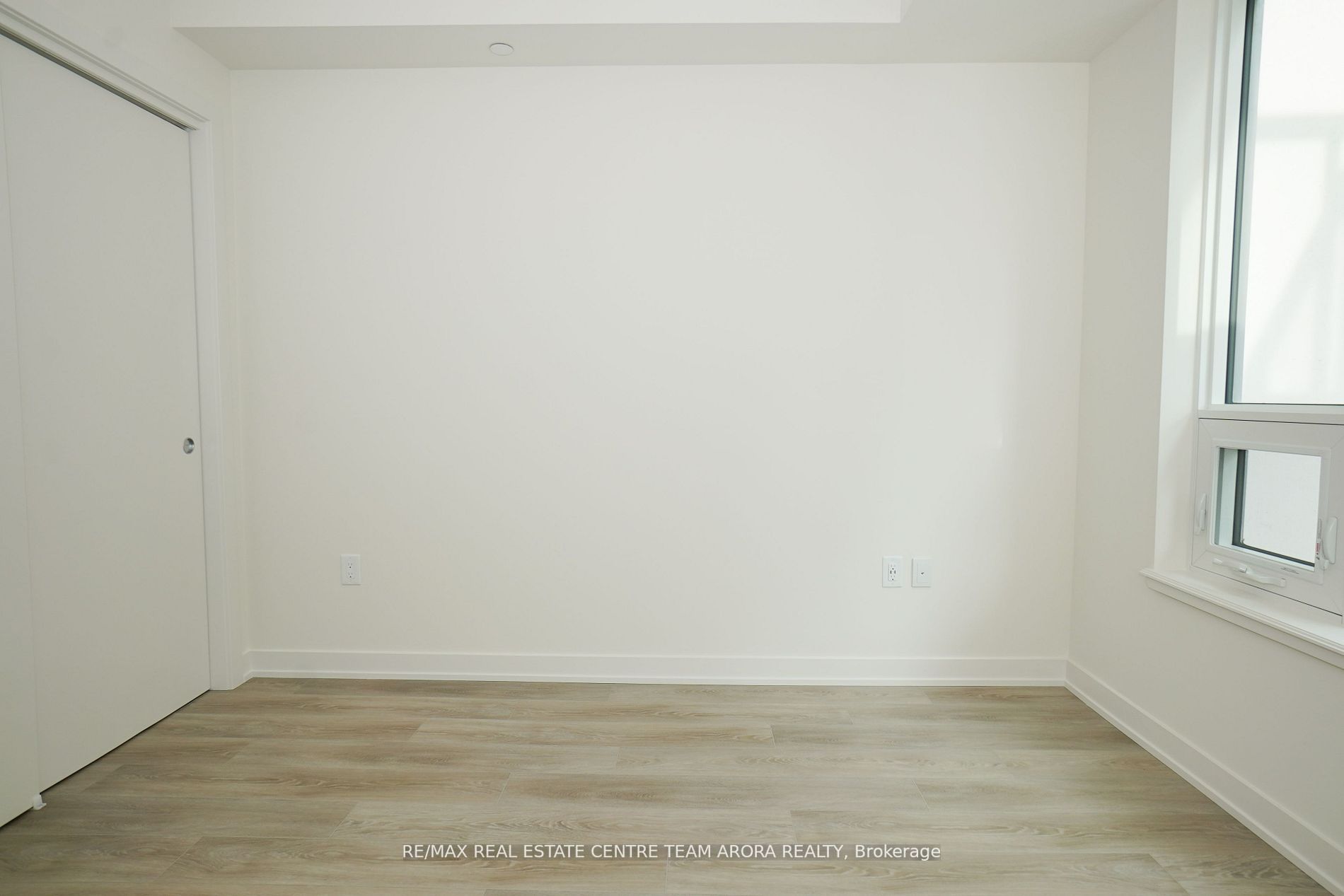 212 King William St, #812