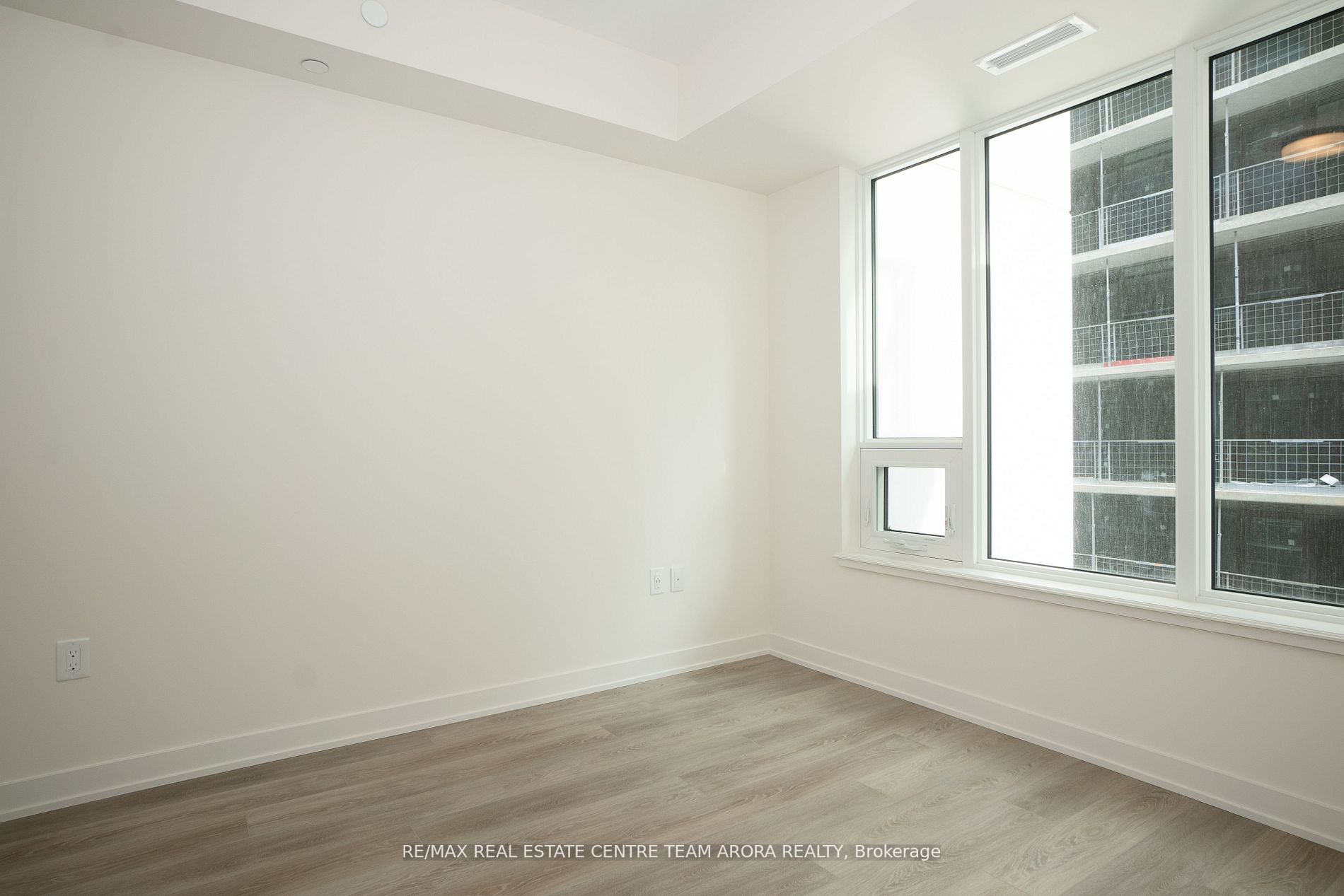 212 King William St, #812