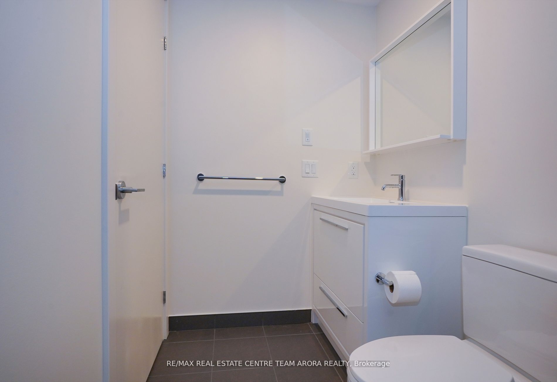 212 King William St, #812