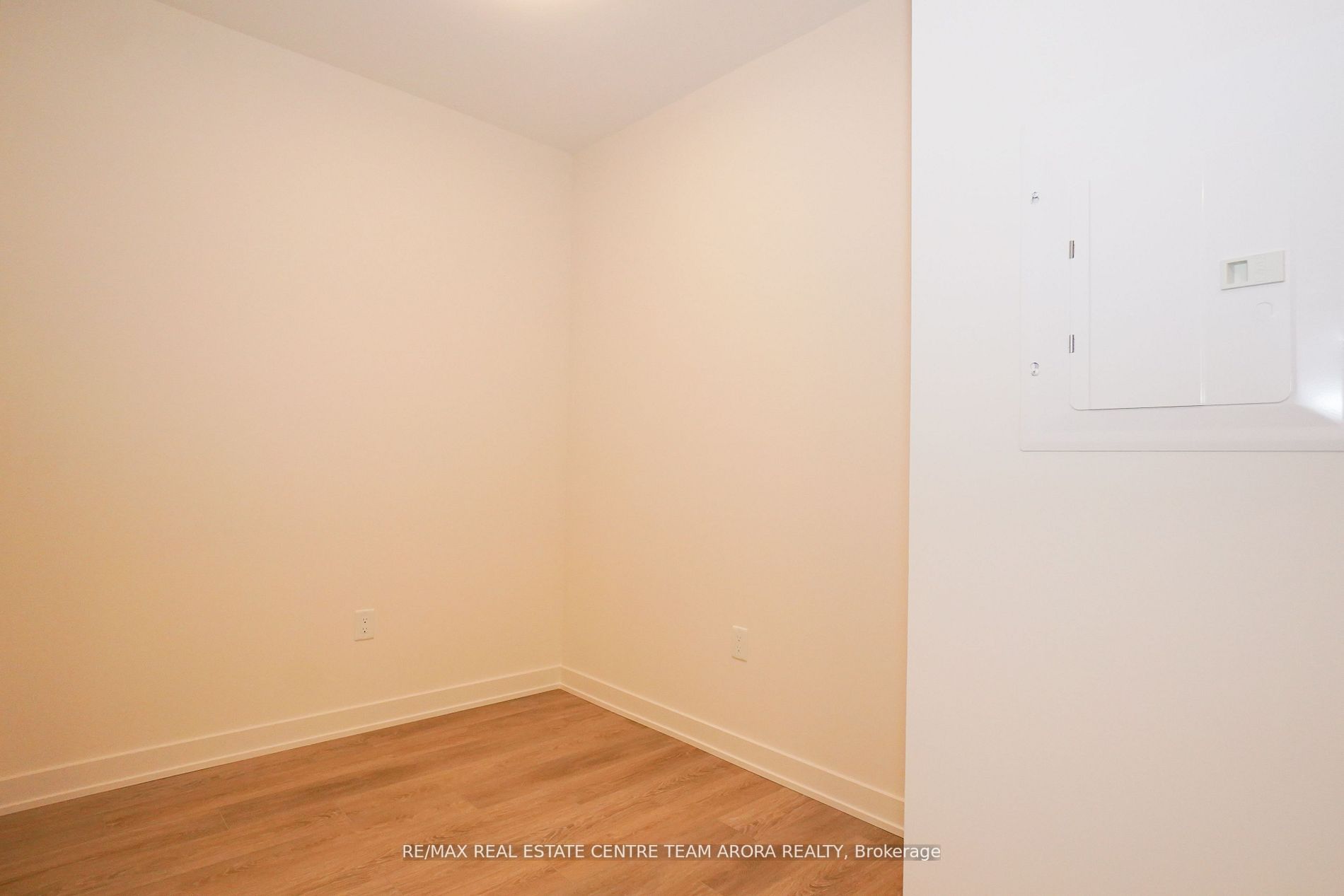 212 King William St, #812