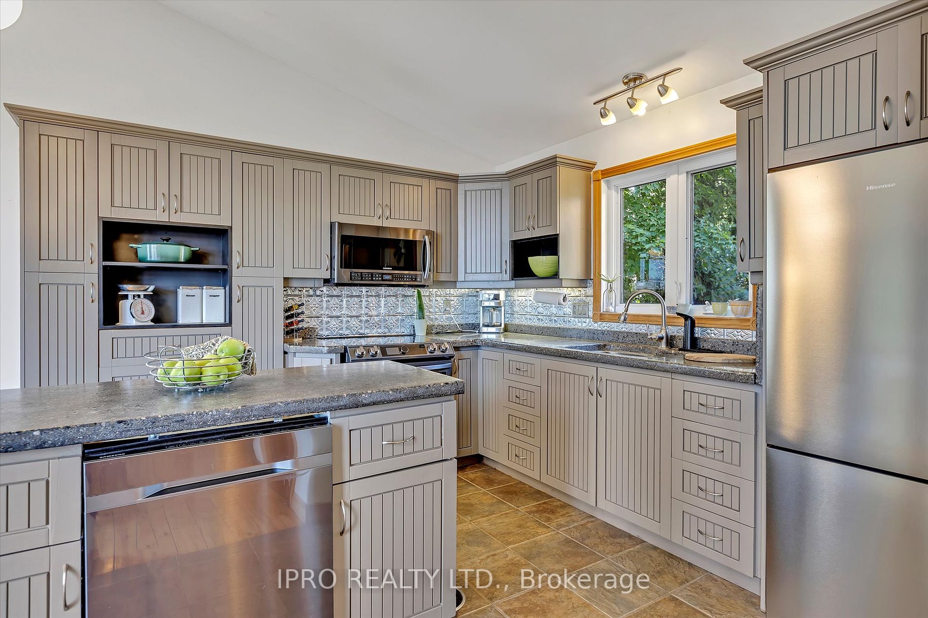 10 Sunrise Crescent