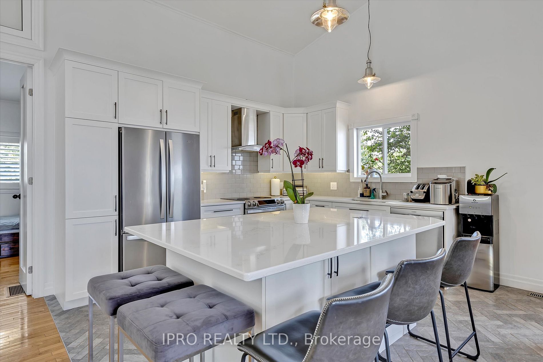 10 Sunrise Crescent