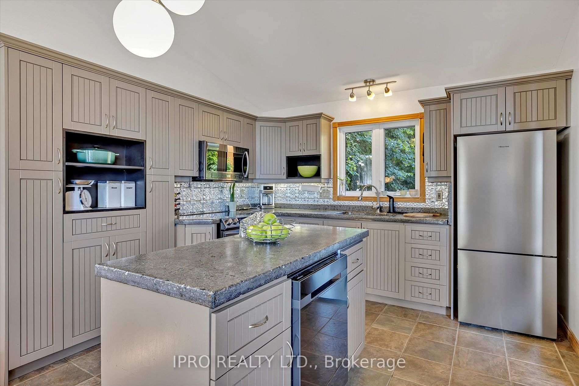 10 Sunrise Crescent