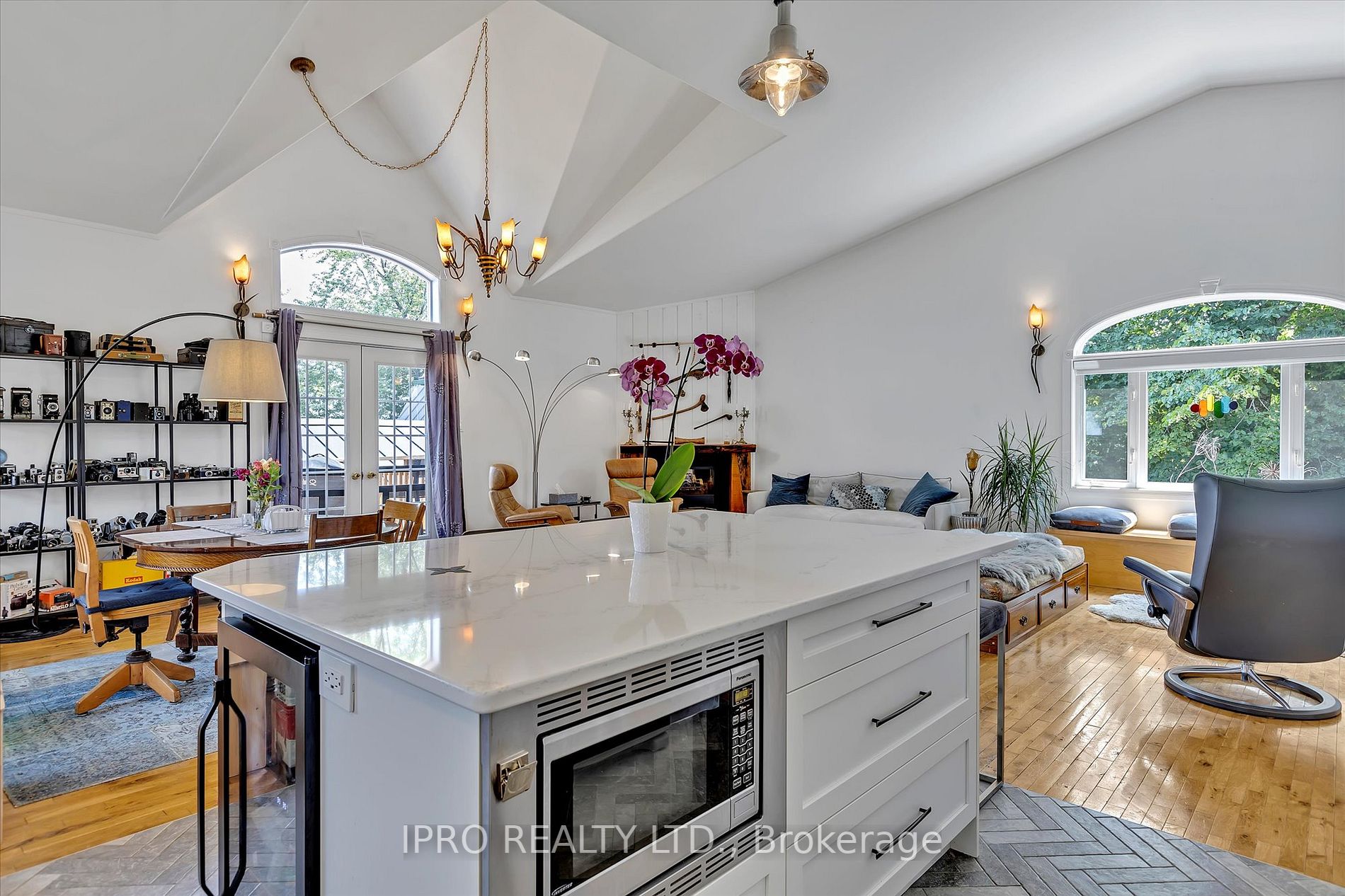 10 Sunrise Crescent