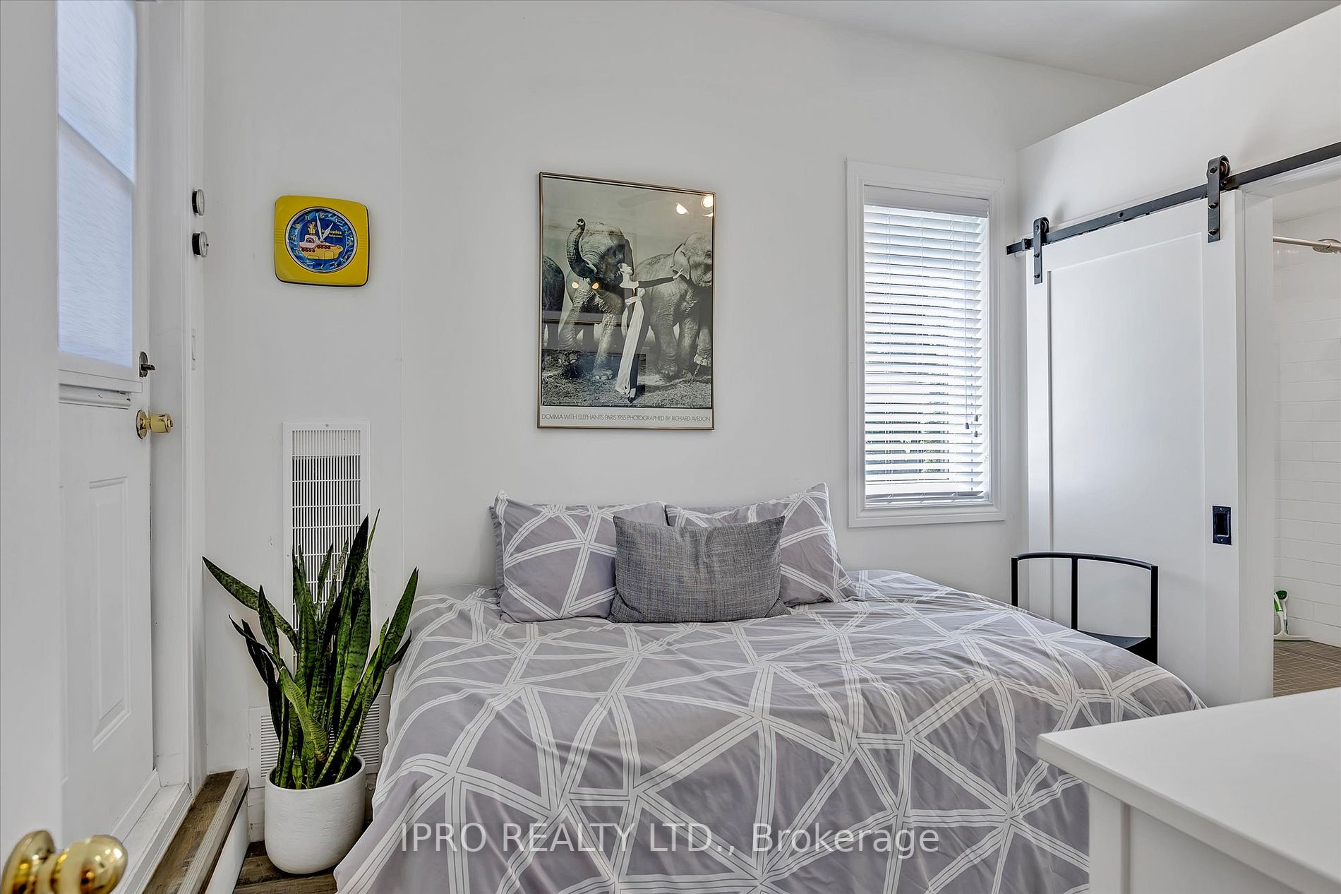 10 Sunrise Crescent
