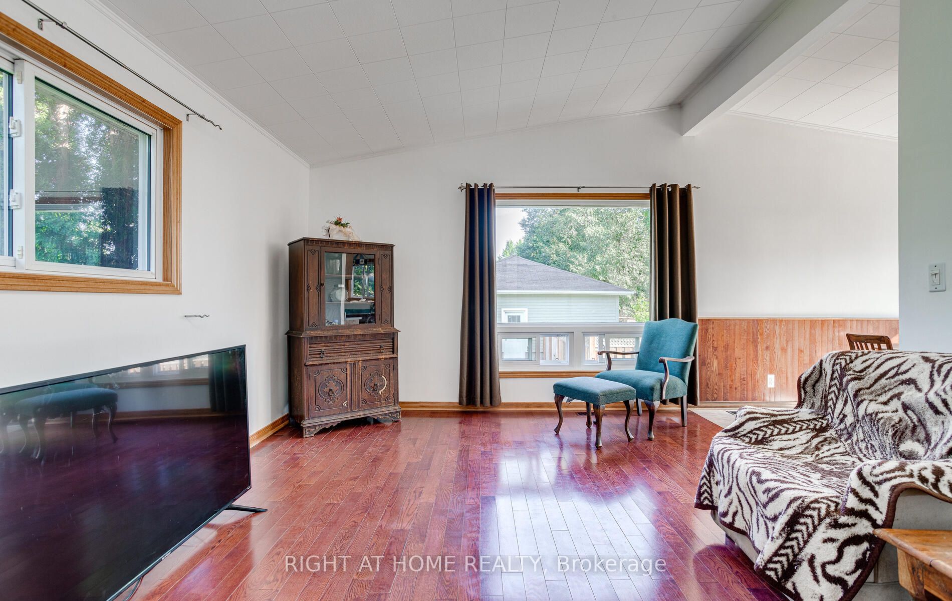 24 Coverdale Ave