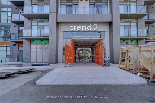 460 Dundas St E