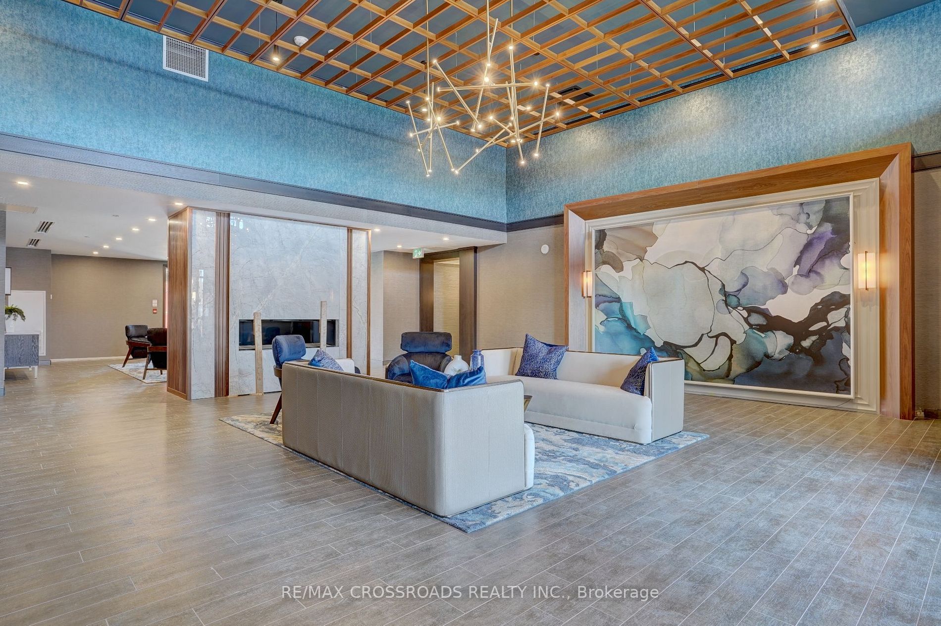 460 Dundas St E, #219