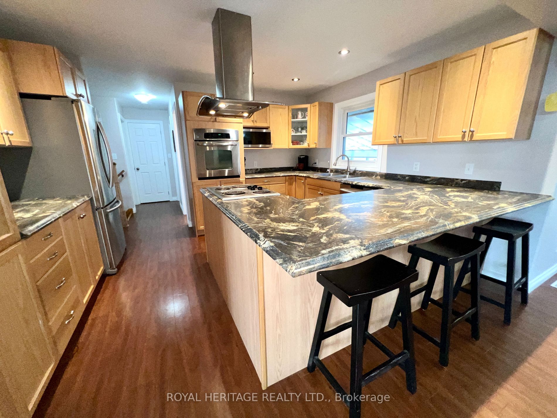 709 Oak Lake Rd