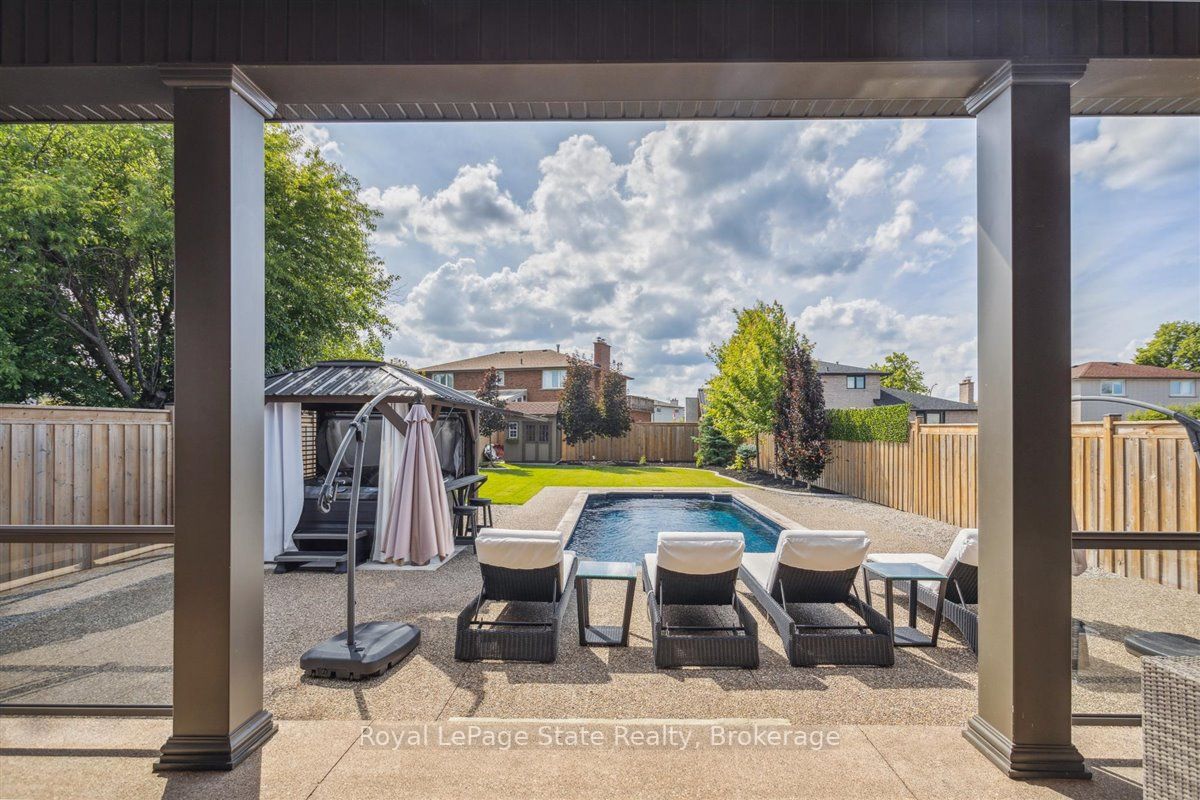 37 DEERHURST Road