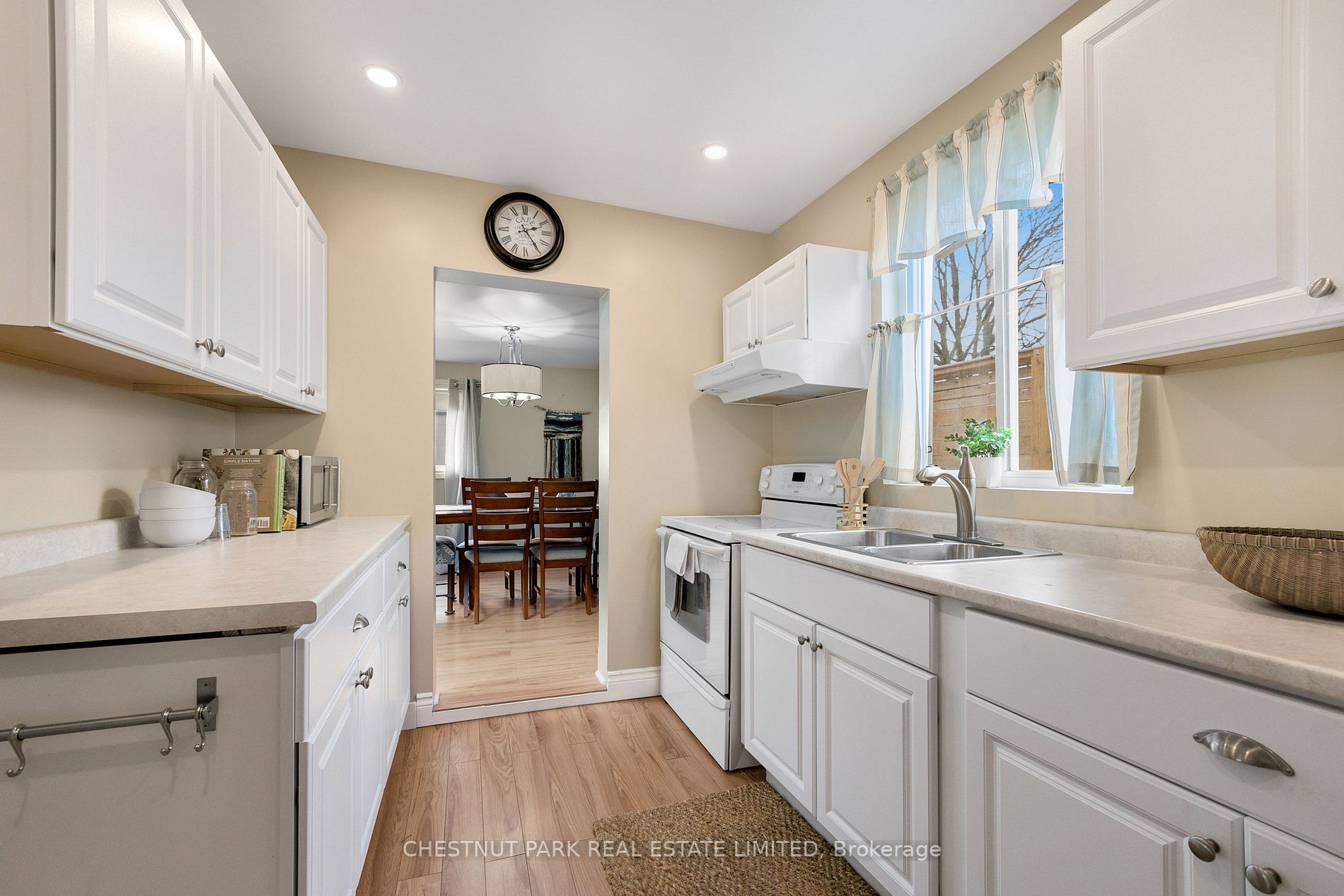 64 Picton Main St